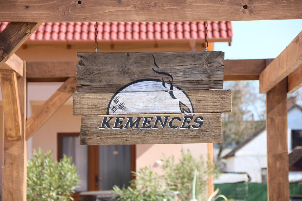 Hortobagyi Kemences Vendeghaz Homestay *